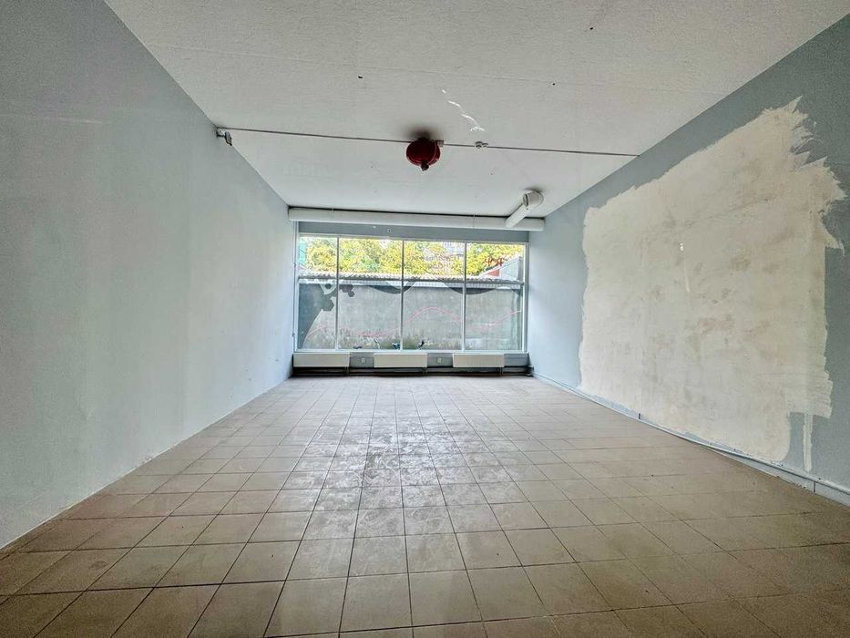 Здається ПРИМІЩЕННЯ 37 кв.м-магазин,салон з мокрою точкою, офіс- ФАСАД