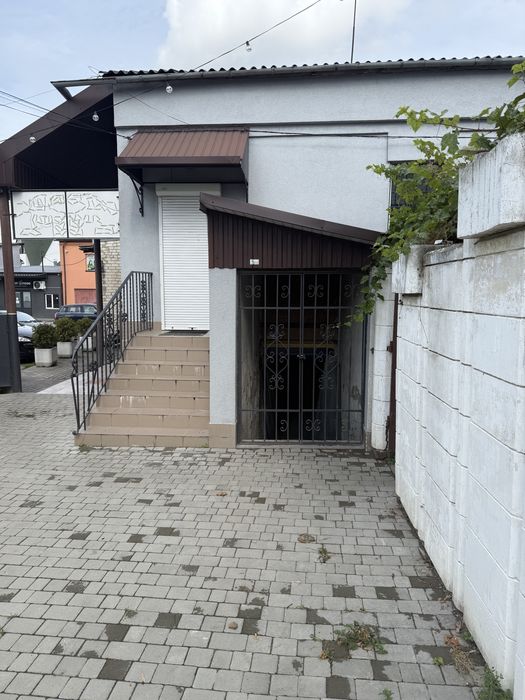Здається в оренду фасадне приміщення 90 м² у центрі Ковеля
