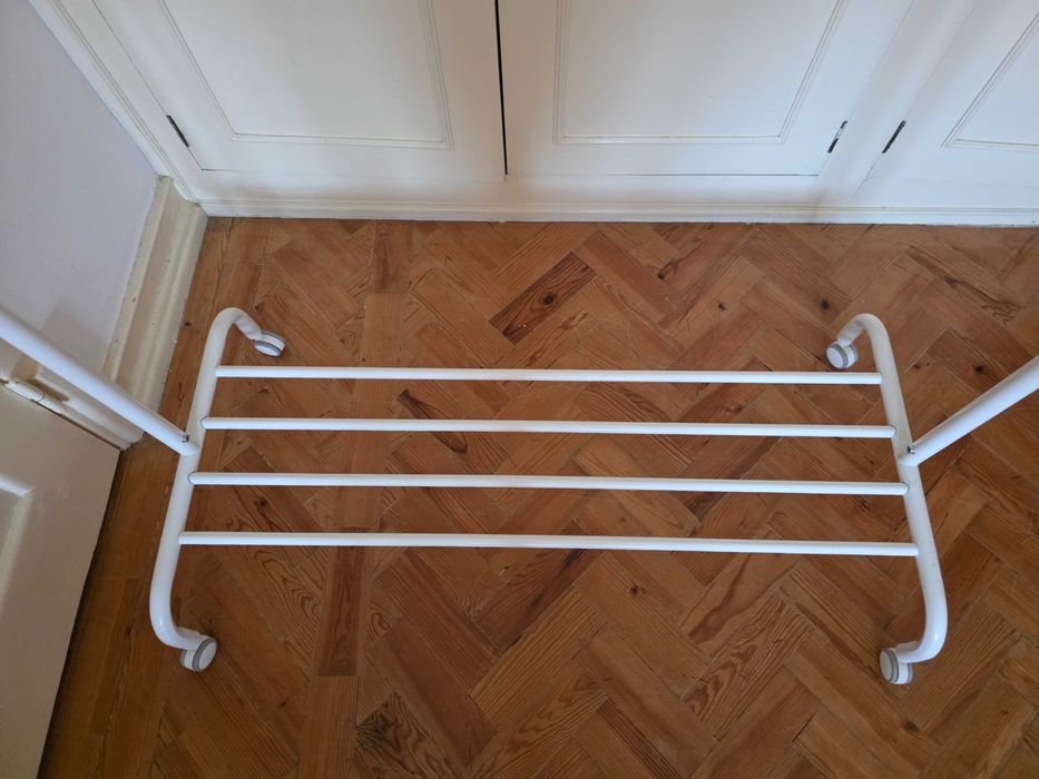 Suporte cabides IKEA Rigga