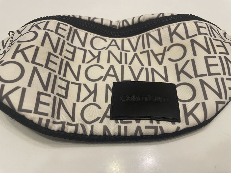 Бананка Calvin Klein