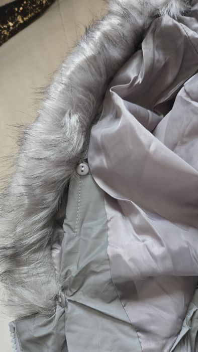 Casaco cinza prateado impermeável