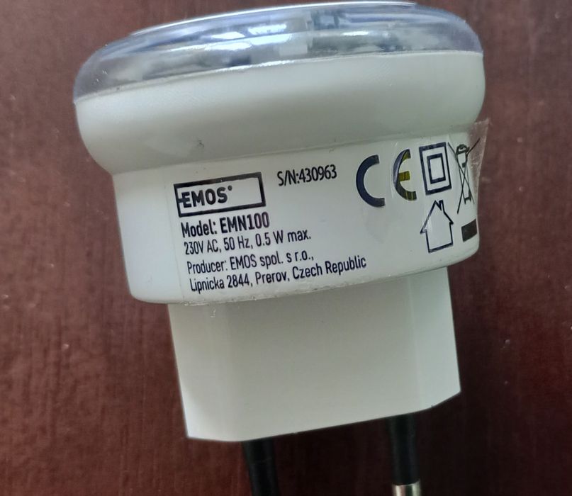 Lampka nocna do gniazdka LED