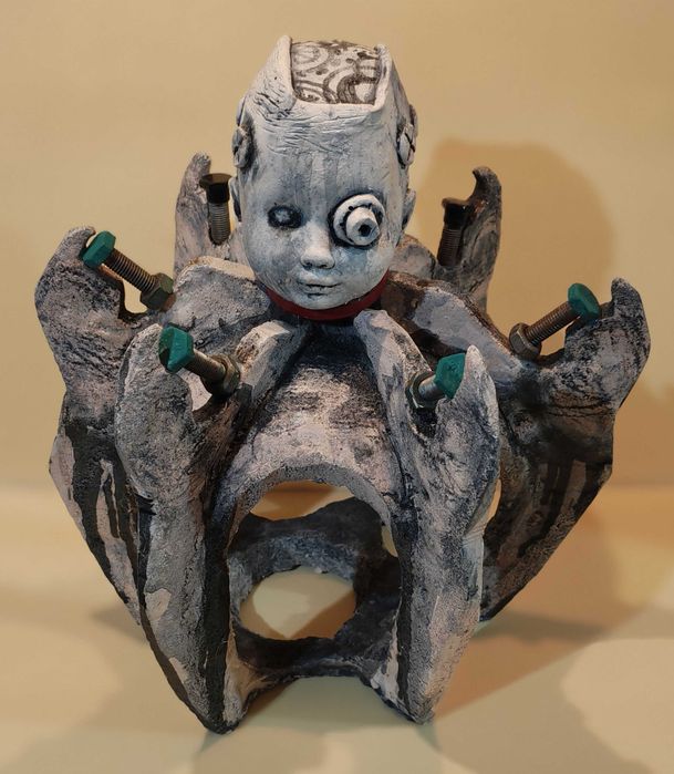 Ceramika praca dyplomowa. Mocno odjechana, surrealistyczna. Jedyna.