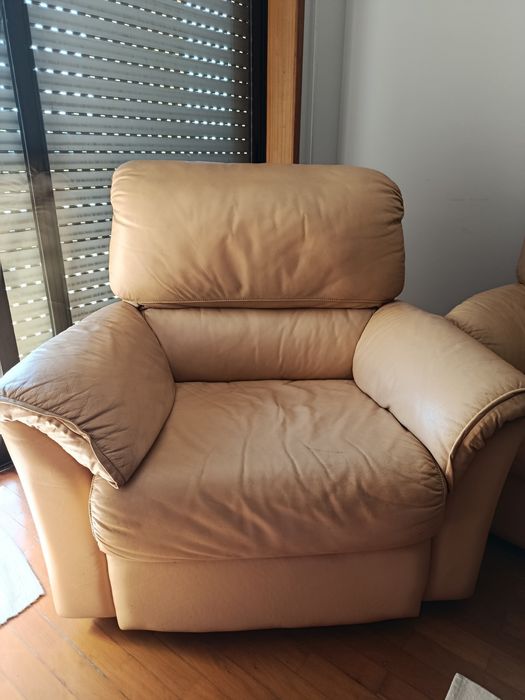 Sofá em pele, bom estado