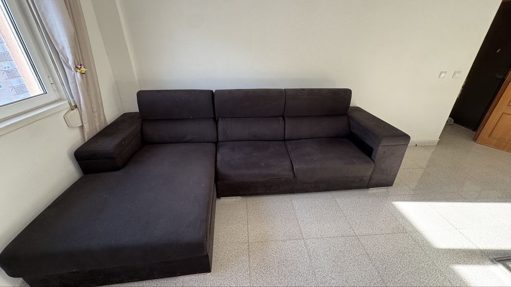Sofa cama chaiselong com arrumação + bancos