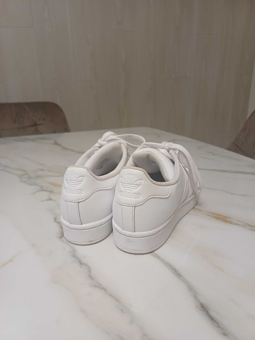 Кросівки суперстар,ідеальний стан, 35 і1/2 розмір