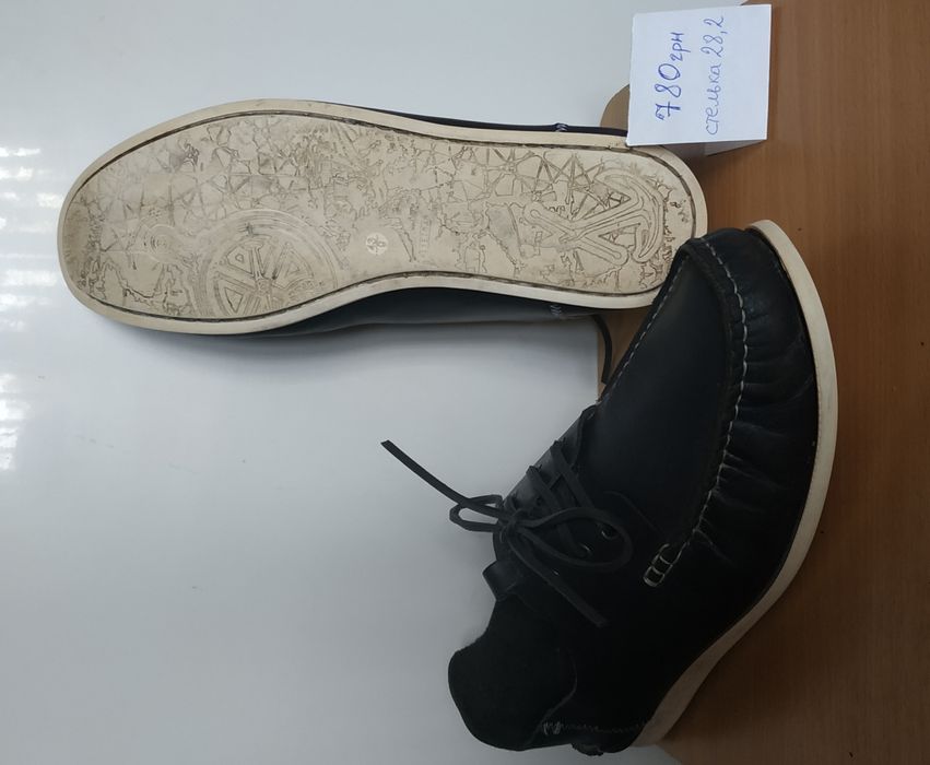 Кроссовки  43 размер