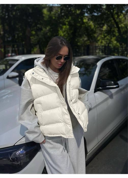 Жіноча жилетка оверсайз з високим коміром