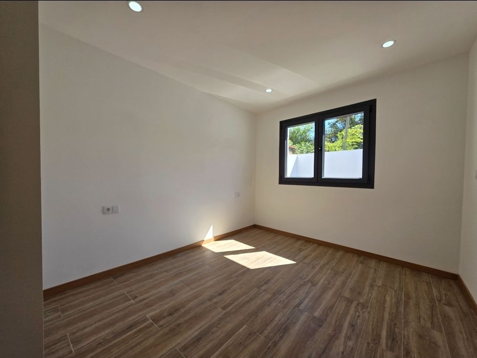Moradia T2 Nova em Merelim com Garagem, Terraço, Isolamento Capoto e Vidros Duplos

Rua D. Pedro V