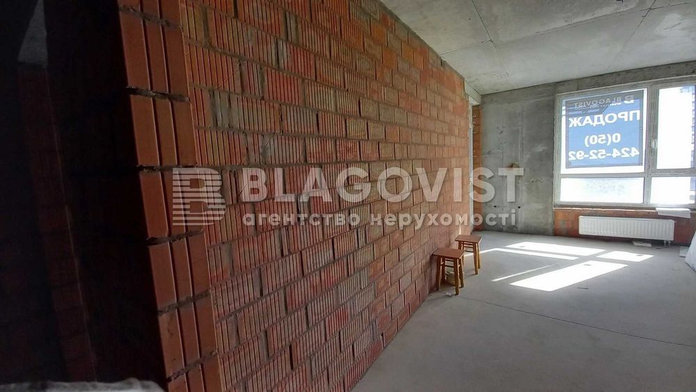 Продаж 1кім квартири 43кв.м. 4-й поверх ЖК Зарічний, паркінг, метро Славутич