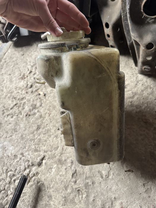 Бачок для омивача скла mercedes w210