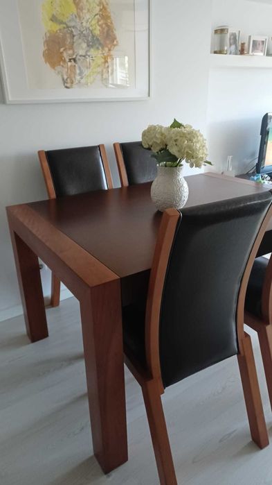 Mesa de sala extensível com 6 cadeiras