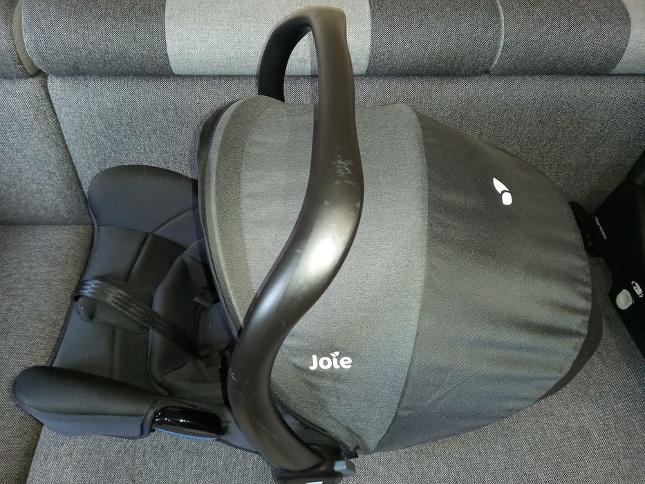 Nosidełko joie z bazą isofix.