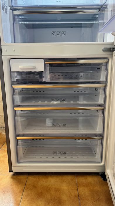 Frigorífico Combinado Samsung RL4363FBASL
432L