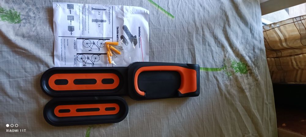 Крепления на стену  для велосипеда универсальное.