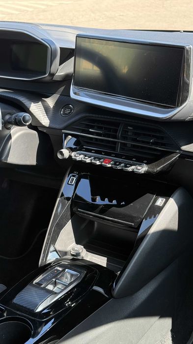 Peugeot 208 GT 2022 — photo 5