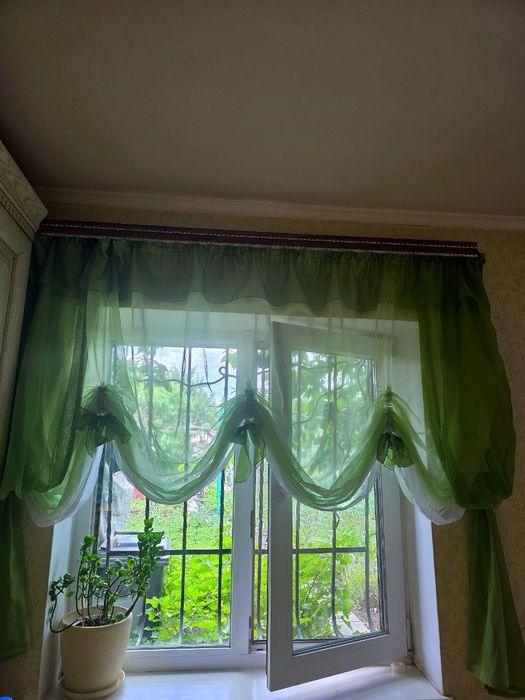 Занавески  на кухню ламбрікени  б.у 2 шт,пересилаю