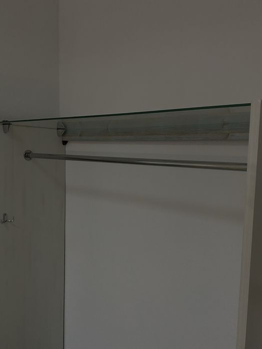 ТЕРМІНОВИЙ ПРОДАЖ,МОЖЛИВИЙ ТОРГ комплект меблів: дзеркало та вішалка