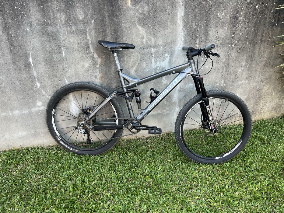 Mondraker factor r (suspensao total)