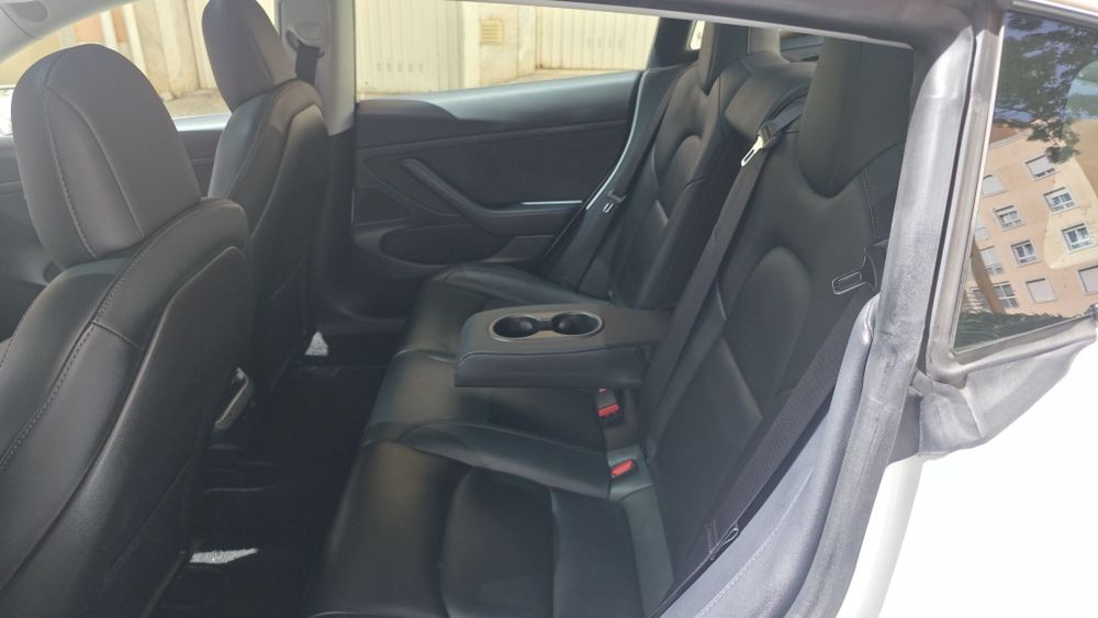Tesla standard range 325cv