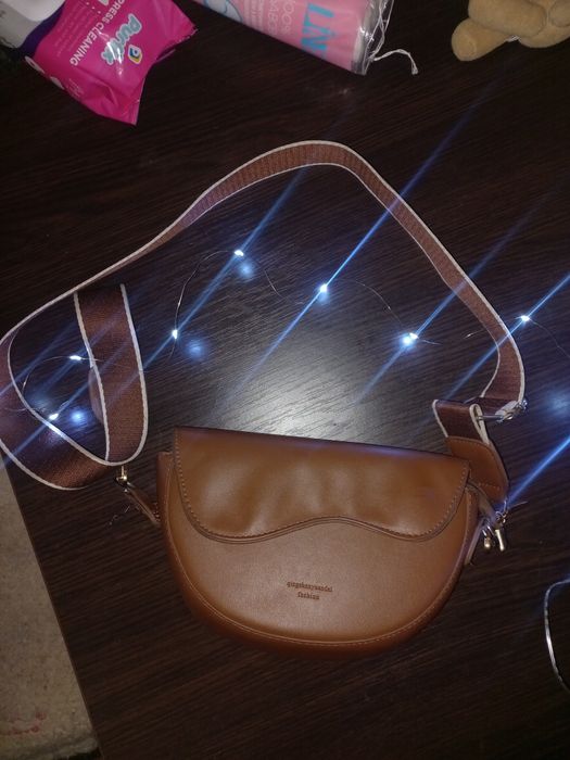 Жіноча сумка через плече легка, міцна. Коричнева. Женская сумка