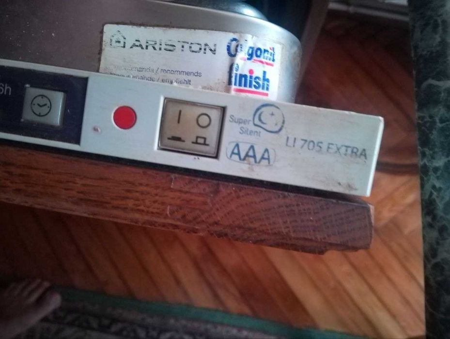 Продам на запчастини посудомийку Ariston LI705 EXTRA Б/У не працюе