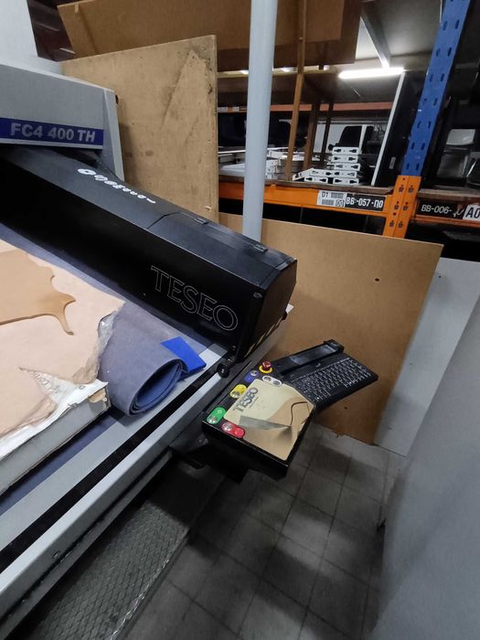 Máquina de corte  industrial Teseo