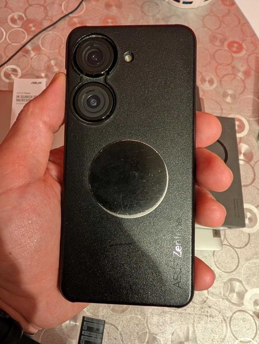 Asus zenfone 9 . 16 GB RAM 256 GB FV