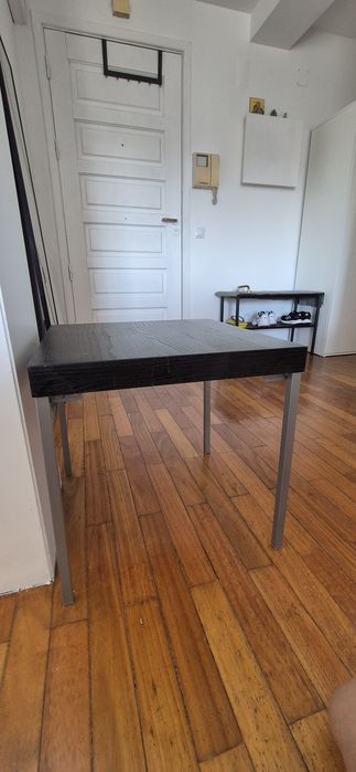 Mesa de centro em madeira e mental