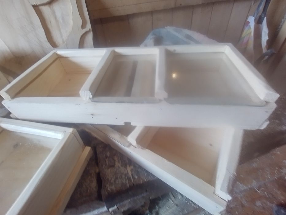 Нуклеуси, Вулики, кормушки для бджіл