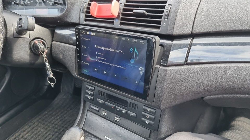 Montaż radia kamery cofania