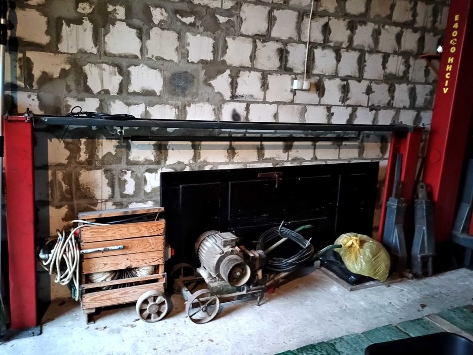 Podnośnik 4 tony, dwukolumnowy, szeroki, wysoki, górna belka