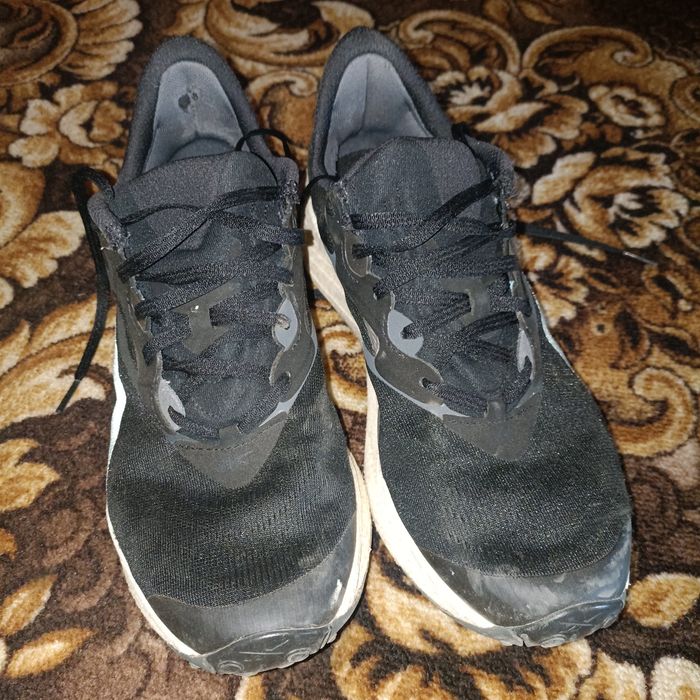 Reebok running..