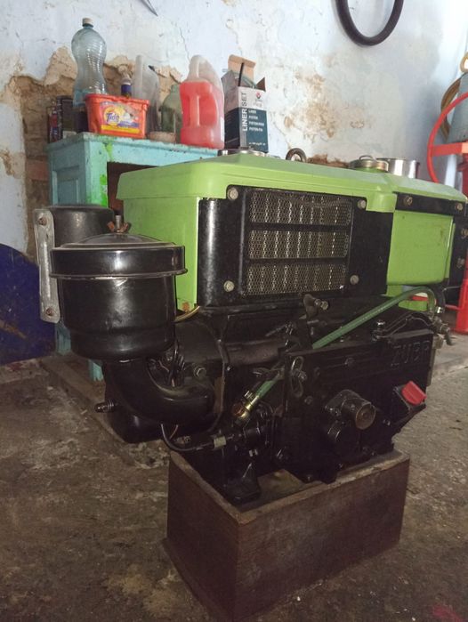 Двигун до тяжкого мотоблок зубр на 8 кінських сил.