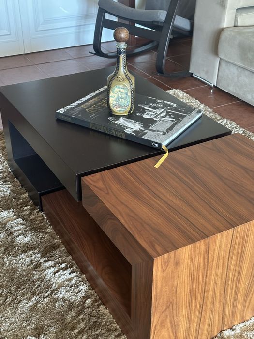 Mesa de centro moderna em excelente estado – 125 × 60 cm