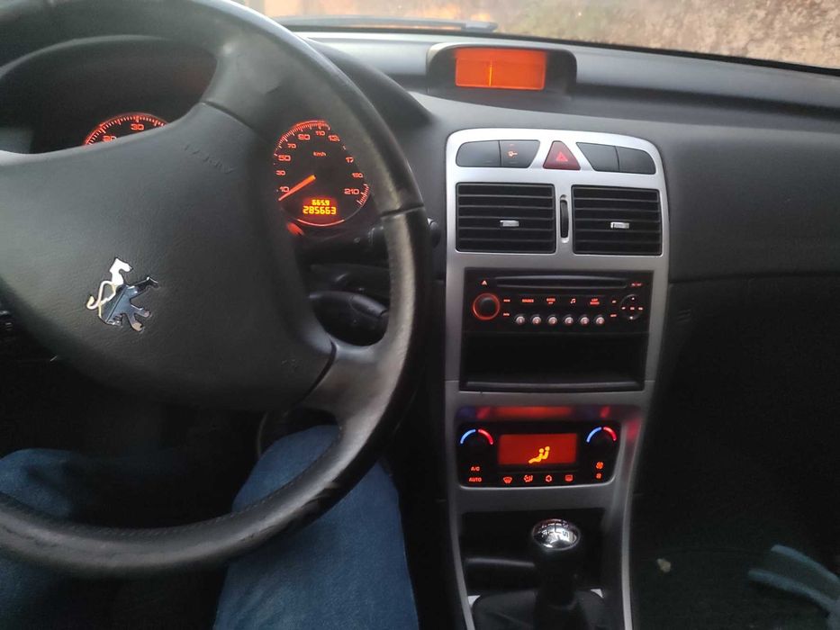 Peugeot 307 SW Black & Silver 1.6 HDI – 7 lugares