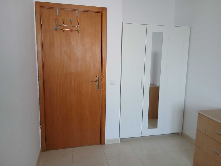 Quarto para arrendar em Monte de Caparica