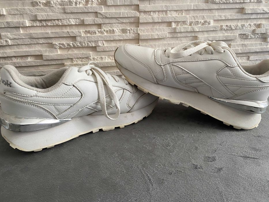 Reebok lekkie skórzane adidasy ozdobny tył 39