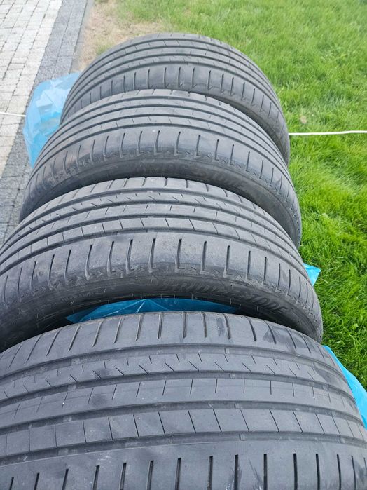 Sprzedam  opony letnie 235/45/R20