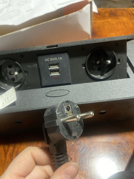 Gniazdo wpuszczane w blat