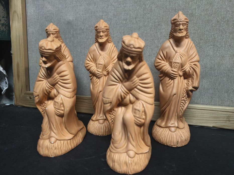 Figuras Reis Magos
Conjunto de figuras de Reis Magos.

- Peças com det