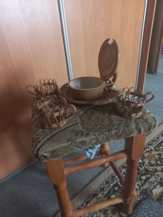 Cukiernica ,podstawek,koszyczki wiklinowe na szklanki czasy PRLu...
