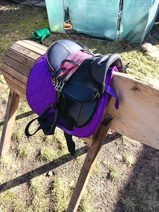 Koń drewniany z akcesoriami