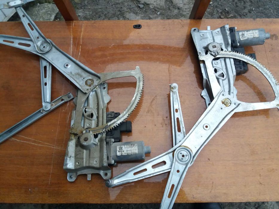 Ручки дверей, колір: Z21T; + склопідіймачі дверей механічні, електричні: GM - Zafira B, Astra H.