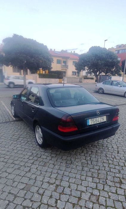 Vendo Mercedes C220 caixa automática