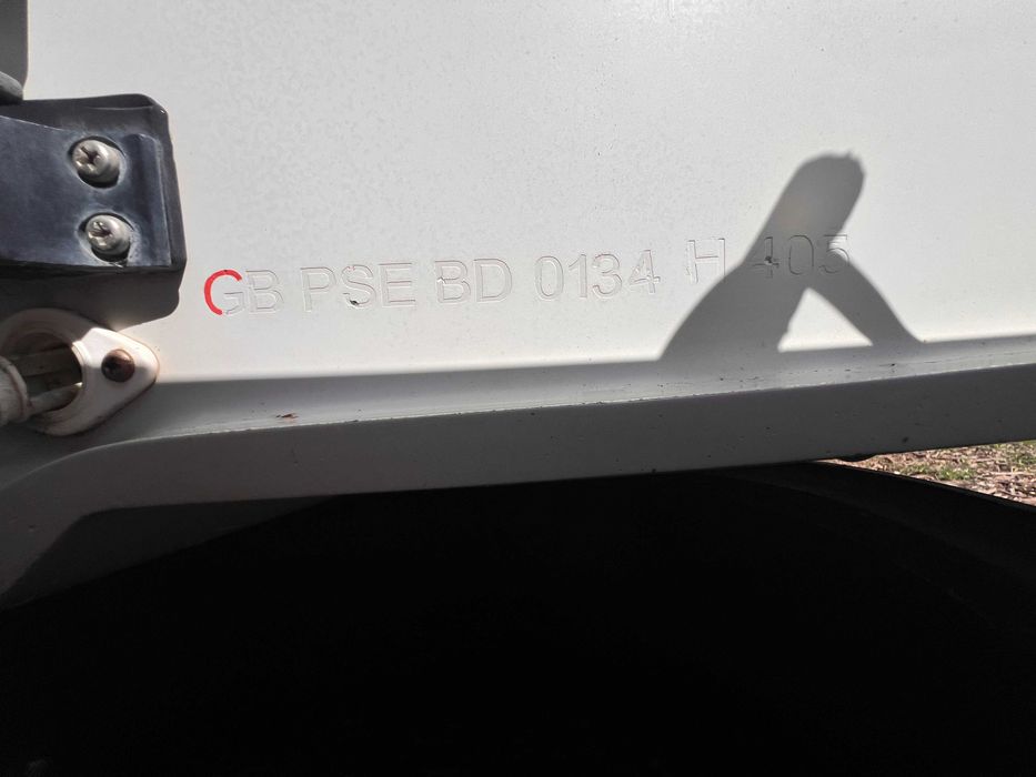 Laser Stratos 2000 Keel