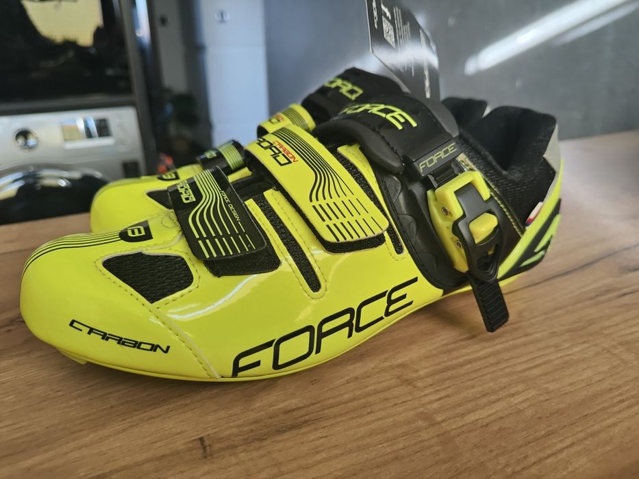 Buty rowerowe Force Fluo SPD carbon rozm 42
Force SPD carbon rozm 42
F