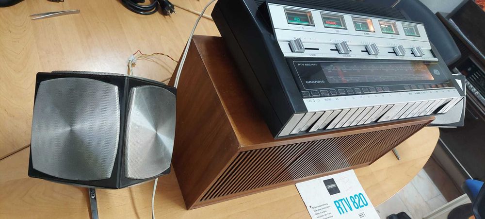 Aparelhagem Grundig RTV 820 com as respectivas colunas