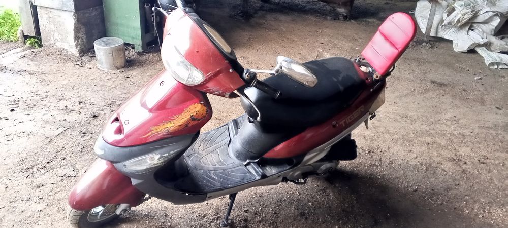 Продам китайский скутер 80 кубика