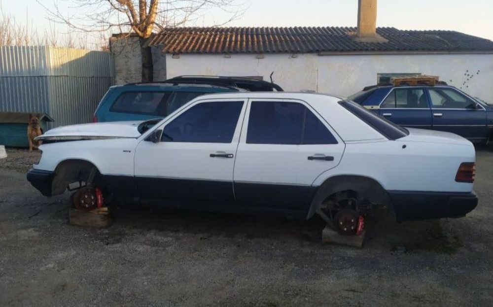 Запчастини б.у  двигун кпп Mersedes Benz W 124 2.3 бенз